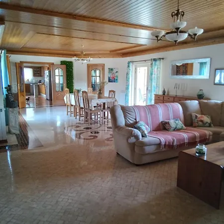 Casa Laranjeiras * Alqueidao da Serra