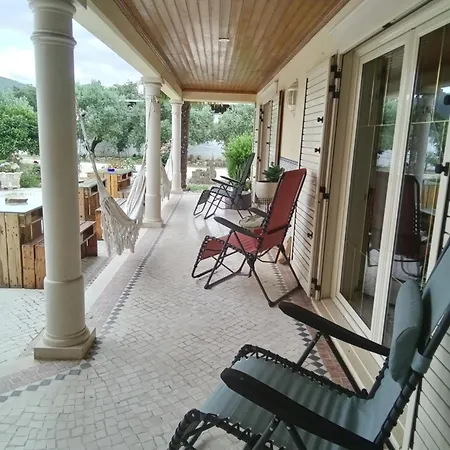 Casa Laranjeiras * Alqueidao da Serra